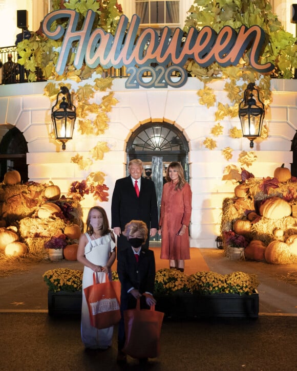 Donald et Melania Trump fêtent Halloween avant l'heure à la Maison Blanche. Washington. Le 25 octobre 2020.