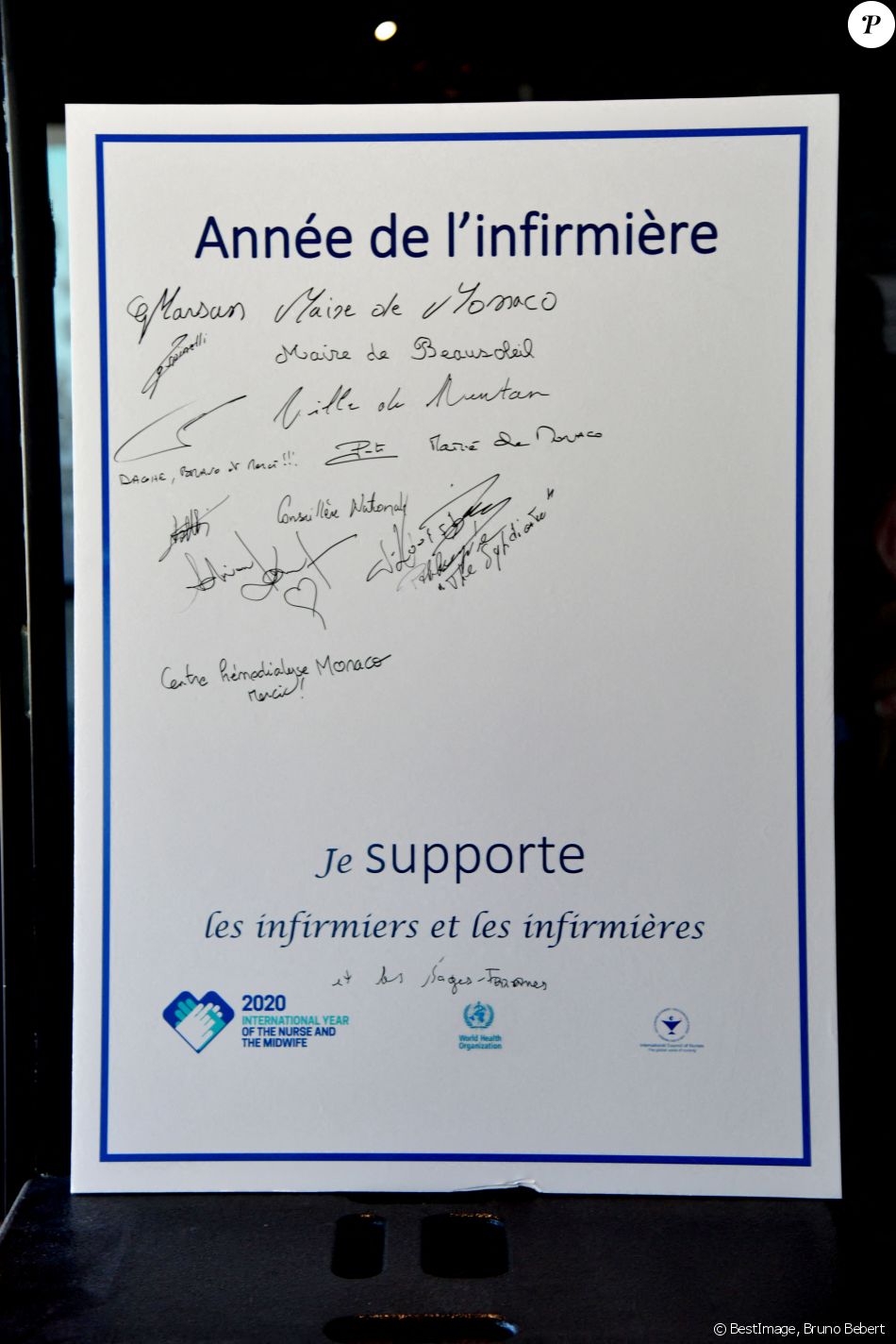 Exclusif - Adriana Karembeu Ohanian, à l'occasion de l'année internationale de l'infirmière et de la sage-femme, a fait un don de 2000 masques de protection "Year of Nurse by Adriana" aux infirmières de la Principauté de Monaco et des communes limitrophes, à la Brasserie de Monaco, le 3 décembre 2020. © Bruno Bebert / Bestimge
