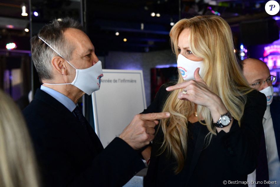 Exclusif - Adriana Karembeu Ohanian et Georges Marsan, le maire de Monaco - Adriana Karembeu Ohanian, à l'occasion de l'année internationale de l'infirmière et de la sage-femme, a fait un don de 2000 masques de protection "Year of Nurse by Adriana" aux infirmières de la Principauté de Monaco et des communes limitrophes, à la Brasserie de Monaco, le 3 décembre 2020. © Bruno Bebert / Bestimge