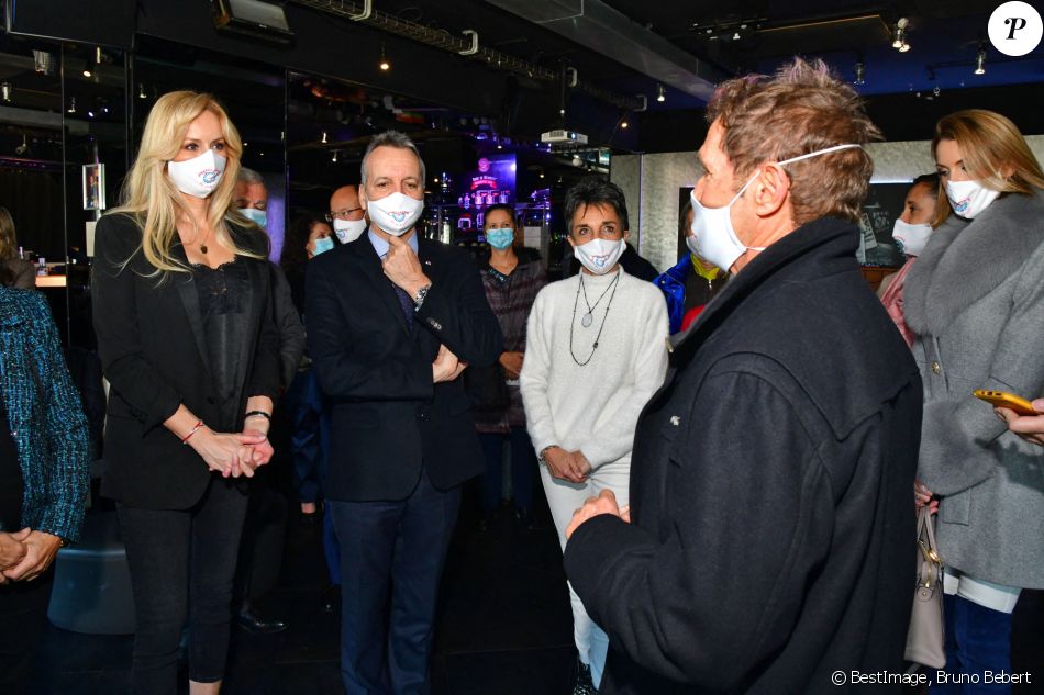 Exclusif - Adriana Karembeu Ohanian et Georges Marsan, le maire de Monaco - Adriana Karembeu Ohanian, à l'occasion de l'année internationale de l'infirmière et de la sage-femme, a fait un don de 2000 masques de protection "Year of Nurse by Adriana" aux infirmières de la Principauté de Monaco et des communes limitrophes, à la Brasserie de Monaco, le 3 décembre 2020. © Bruno Bebert / Bestimge