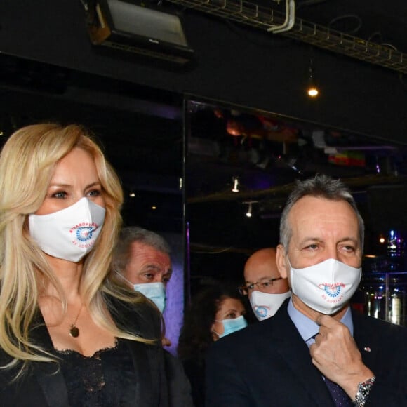 Exclusif - Adriana Karembeu Ohanian et Georges Marsan, le maire de Monaco - Adriana Karembeu Ohanian, à l'occasion de l'année internationale de l'infirmière et de la sage-femme, a fait un don de 2000 masques de protection "Year of Nurse by Adriana" aux infirmières de la Principauté de Monaco et des communes limitrophes, à la Brasserie de Monaco, le 3 décembre 2020. © Bruno Bebert / Bestimge 