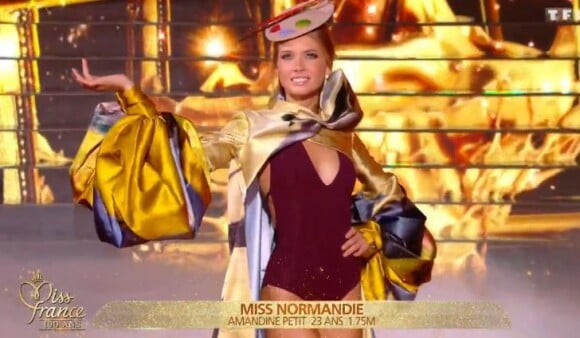 Miss Normandie : Amandine Petit lors du dernier défilé des 5 finalistes de Miss France 2021 le 19 décembre sur TF1