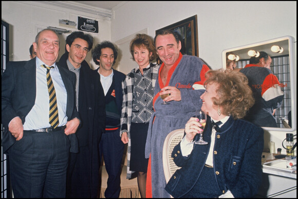 Jean Carmet,  Richard Berry, Michel Berger, Nathalie Baye, Claude Brasseur et Odette Joyeux à la générale de la pièce "Dandin" en 1988.