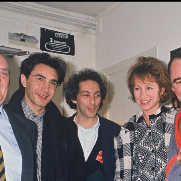 Jean Carmet,  Richard Berry, Michel Berger, Nathalie Baye, Claude Brasseur et Odette Joyeux à la générale de la pièce "Dandin" en 1988.