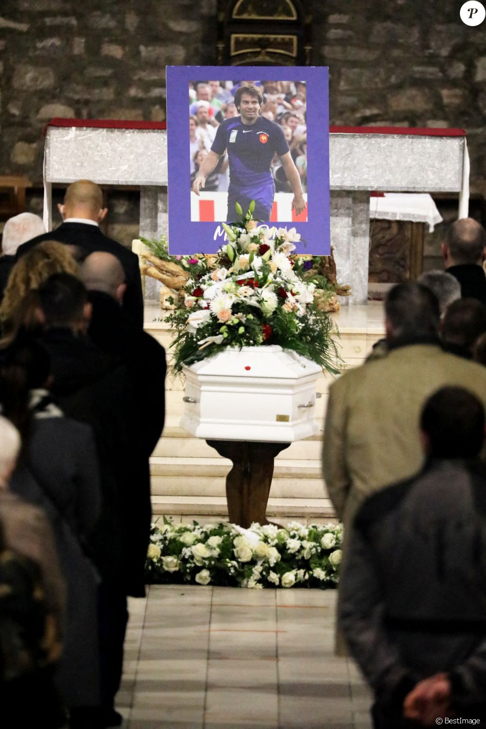 Cercueil - Intérieur église - Obsèques du rugbyman Christophe Dominici en l'église Saint-Louis de Hyères le 4 décembre 2020 © Franck Muller / Nice Matin / Bestimage