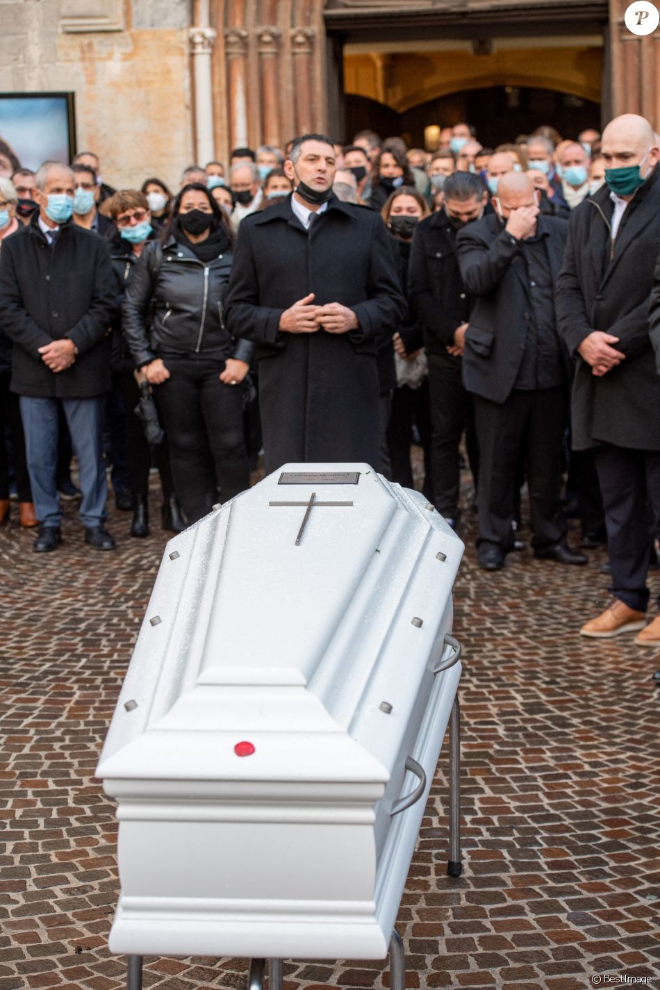 Cercueil - Sorties - Obsèques du rugbyman Christophe Dominici en l'église Saint-Louis de Hyères le 4 décembre 2020 © Patrick Carpentier / Bestimage
