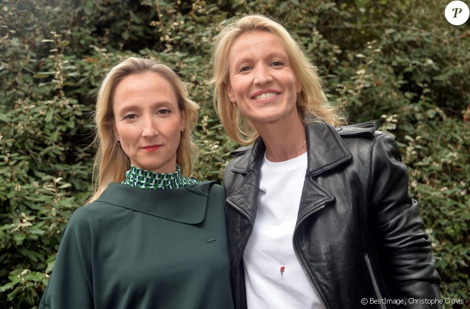 Audrey Lamy et sa soeur Alexandra Lamy - People au défilé Lacoste Collection Prêt-à-Porter Printemps/Eté 2020 lors de la Fashion Week de Paris, le 1er octobre 2019. © Veeren Ramsamy-Christophe Clovis/Bestimage