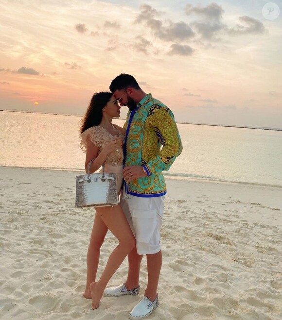 Nabilla a reçu un sac d'une valeur inestimable pour son anniversaire de la part de Thomas Vergara. Janvier 2020.