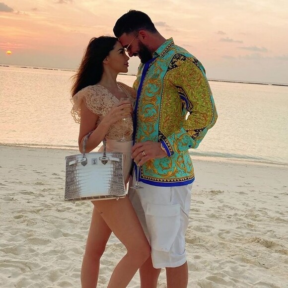 Nabilla a reçu un sac d'une valeur inestimable pour son anniversaire de la part de Thomas Vergara. Janvier 2020.