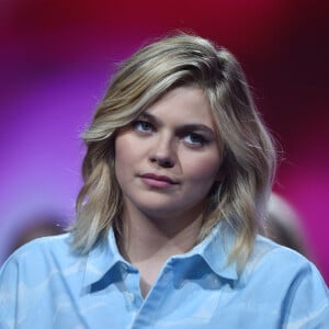 Exclusif - Louane Emera - Enregistrement de l'émission "300 Choeurs chantent Dassin" à Paris, qui sera diffusée le 16 octobre sur France 3. Le divertissement musical "300 Choeurs" fait sa rentrée avec une émission 100 % inédite consacrée à l'un des artistes les plus populaires dans les années 70, Joe Dassin. Toute la soirée, plusieurs générations d'artistes s'associeront aux plus beaux choeurs français pour reprendre à leurs côtés les plus grandes chansons de du chanteur dans des versions créées spécialement pour l'émission. Le 15 septembre 2020 © Tiziano Da Silva / Bestimage