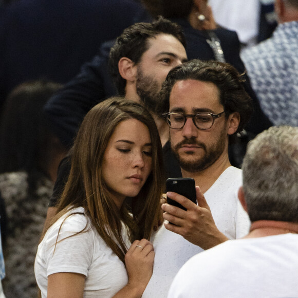 Thomas Hollande et sa compagne Emilie Broussouloux - People lors de la finale du Top 14 français entre Montpellier et Castres au Stade de France à Paris, le 2 juin 2018. © Pierre Perusseau/Bestimage