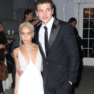 Mariage - Zoë Kravitz s'est mariée avec Karl Glusman - Karl Glusman et sa petite amie Zoe Kravitz - Arrivée des célébrités à la soirée amfAR au Cipriani's Wall Street à New York, le 8 février 2017