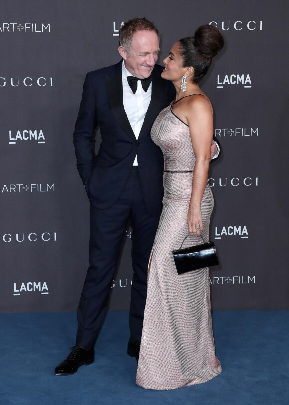 Francois-Henri Pinault et sa femme Salma Hayek Pinault au photocall de la soirée "2019 LACMA Art + Film Gala" au Los Angeles County Museum of Art. Los Angeles, le 2 novembre 2019.
