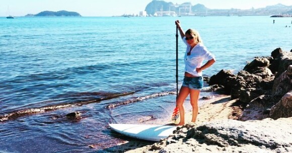 Caroline de "Mariés au premier regard" avant une séance de paddle à la Ciotat