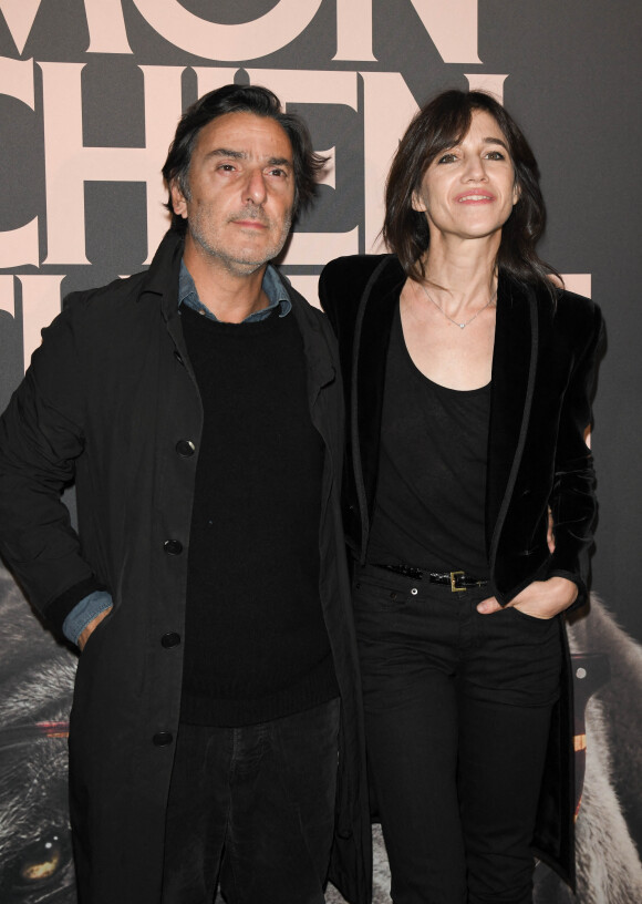 Yvan Attal et sa compagne Charlotte Gainsbourg - Avant-première du film "Mon chien stupide" au cinéma UGC Normandie à Paris. © Coadic Guirec/Bestimage