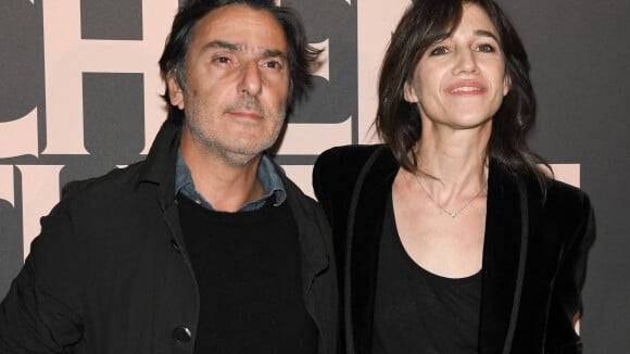 Charlotte Gainsbourg fait un gros câlin à Yvan Attal pour son anniversaire