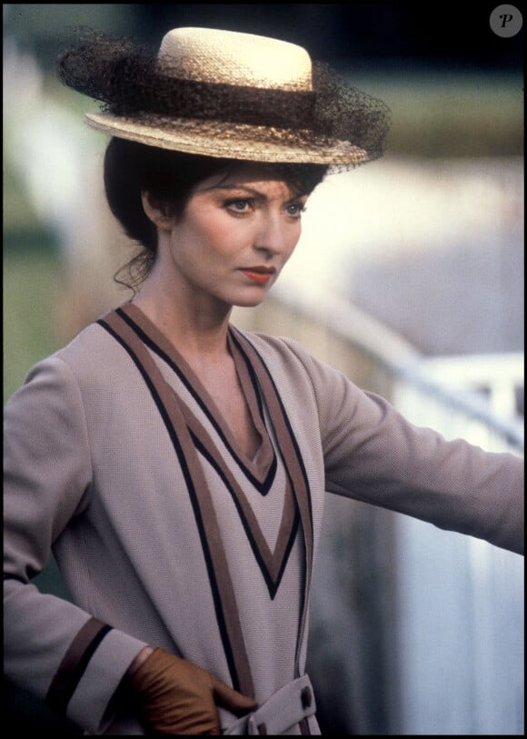 Marie-France Pisier sur le tournage du film "Chanel solitaire" en 1980.