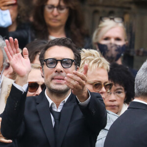 Nicolas Bedos, Joëlle Bercot (femme de Guy Bedos), Muriel Robin et sa compagne Anne Le Nen - Sorties - Hommage à Guy Bedos en l'église de Saint-Germain-des-Prés à Paris le 4 juin 2020.