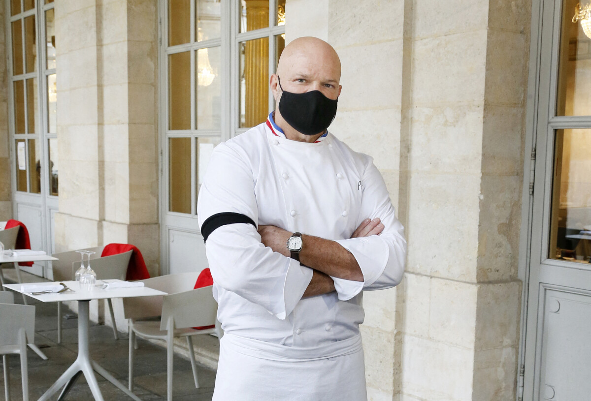 Le grand chef bordelais et présentateur tv philippe etchebest organise un concert de casseroles devant son restaurant bordelais