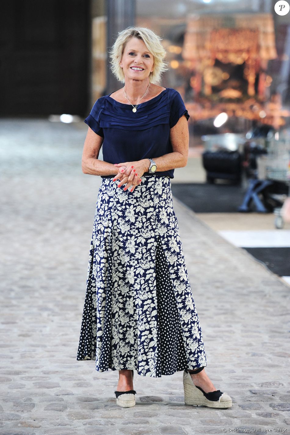 Exclusif - Sophie Davant - Backstage de l'enregistrement de l'émission prime "Affaire conclue" dans les écuries du château de Chantilly, présentée par S.Davant © Guillaume Gaffiot / Bestimage