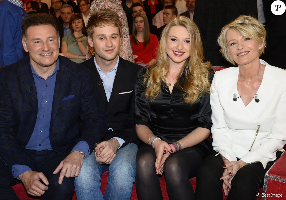 Pierre Sled, Nicolas Sled, Valentine Sled et Sophie Davant - Enregistrement de l'émission "Vivement Dimanche" à Paris le 1er Avril 2015. L'émission a été diffusée le 05 Avril 2015.