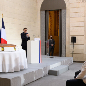 Emmanuel Macron lors de la remise de la galette de l'Epiphanie (galette des rois) au Palais de l¹Elysée à Paris. Le 13 janvier 2021 © Jacques Witt / pool / Bestimage