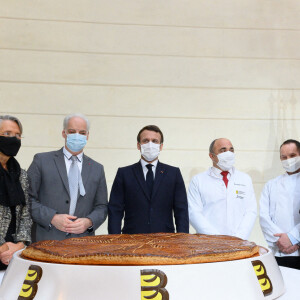 Taieb Sahal, Elisabeth Borne, Alain Griset, Emmanuel Macron, Dominique Anract, guest, Brigitte Macron, Jean-Michel Blanquer lors de la remise de la galette de l'Epiphanie (galette des rois) au Palais de l¹Elysée à Paris. Le 13 janvier 2021 © Jacques Witt / pool / Bestimage