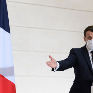 Emmanuel Macron lors de la remise de la galette de l'Epiphanie (galette des rois) au Palais de l¹Elysée à Paris. Le 13 janvier 2021 © Jacques Witt / pool / Bestimage