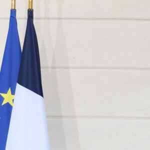 Emmanuel Macron et Dominique Anract lors de la remise de la galette de l'Epiphanie (galette des rois) au Palais de l¹Elysée à Paris. Le 13 janvier 2021 © Jacques Witt / pool / Bestimage