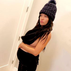 Jessica Szohr, enceinte de son premier enfant. Décembre 2020.