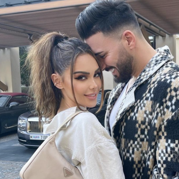 Nabilla est l'heureuse épouse de Thomas Vergara, avec qui elle a un petit garçon prénommé Milann.