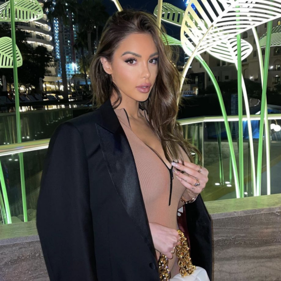 Nabilla est l'heureuse épouse de Thomas Vergara, avec qui elle a un petit garçon prénommé Milann.
