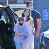 Exclusif - Angelina Jolie sort de sa quarantaine avec sa fille Vivienne pour une après-midi shopping entre filles à Los Feliz. Le 30 juin 2020.