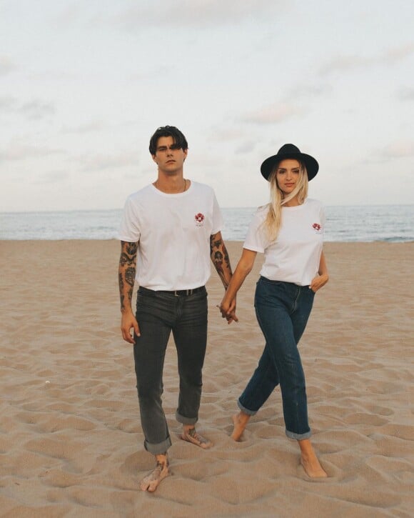 Aurélie Pons et son compagnon Carlos posent sur Instagram, le 3 juillet 2020