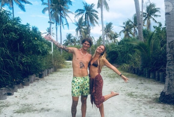 Aurélie Pons d'Ici tout commence avec son compagnon Carlos, photo Instagram postée en mai 2018
