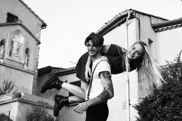 Aurélie Pons d'Ici tout commence avec son compagnon Carlos, photo Instagram postée en mai 2018