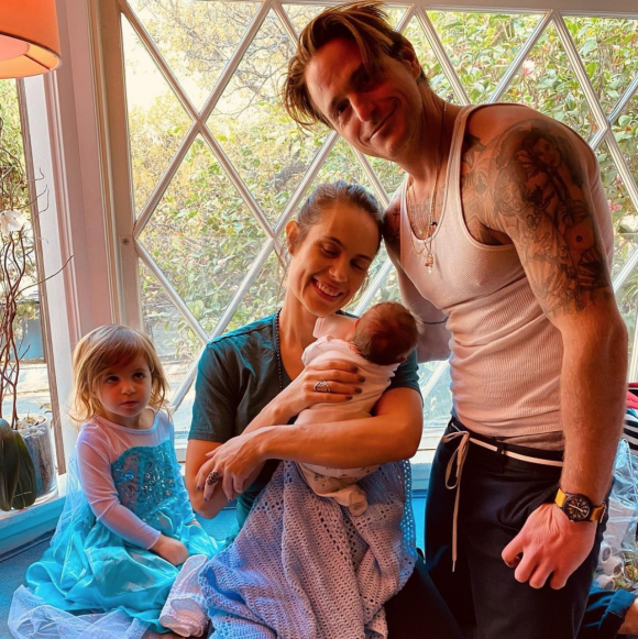 Cameron Douglas, sa compagne Vivian Thibes et leurs deux enfants, Lua et Ryder. Janvier 2021.