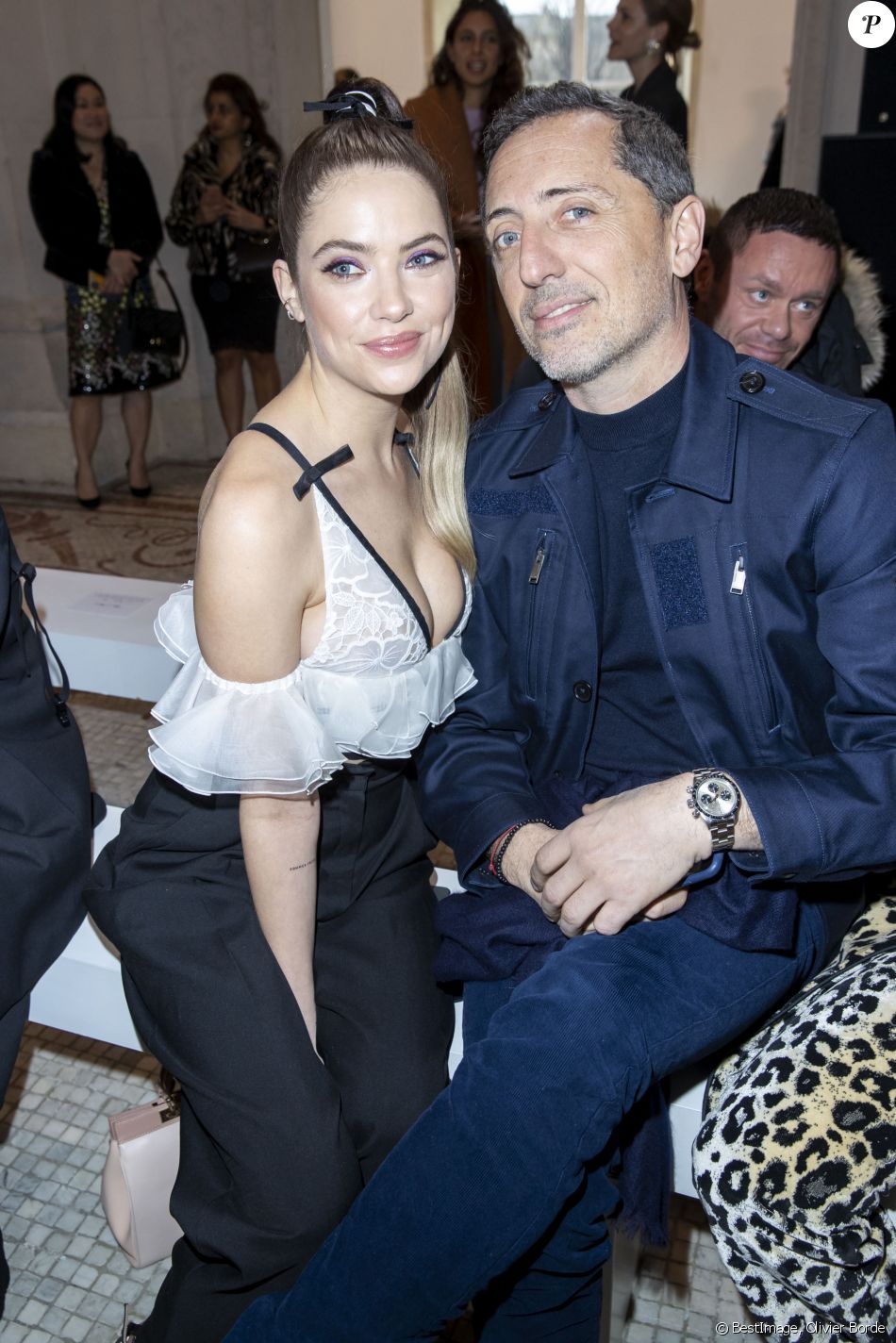 Ashley Benson Et Gad Elmaleh Photocall Du Defile Giambattista Valli Collection Pret A Porter Automne Hiver 2020 2021 Lors De La Fashion Week A Paris Pfw L Purepeople