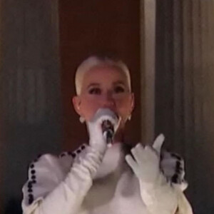 Katy Perry interprète son tube "Fireworks" pour clôturer l'émission "Celebrating America" à l'occasion de l'investiture du nouveau président des Etats-Unis, Joe Biden à Washington, le 20 janvier 2021.