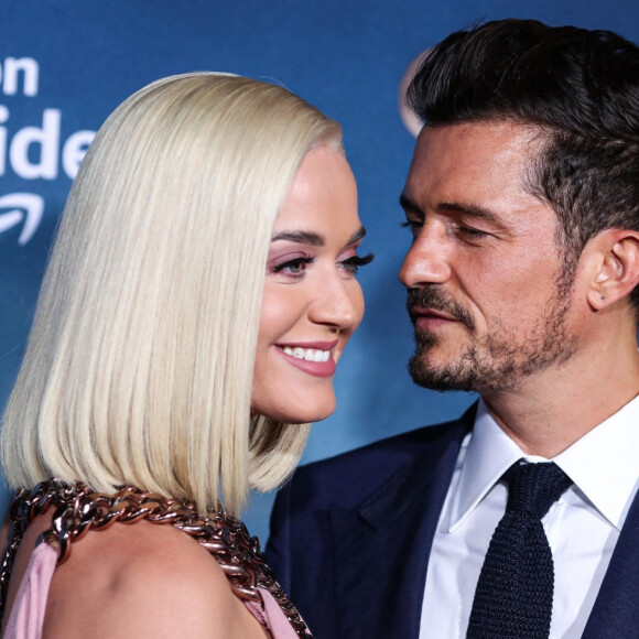 Katy Perry et son fiancé Orlando Bloom à la première de la série télévisée Amazon Prime Video "Carnival Row" au TCL Chinese Theatre dans le quartier de Hollywood, à Los Angeles.