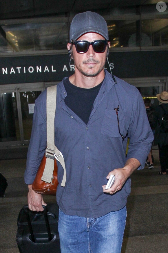 Josh Hartnett arrive à l'aéroport LAX à Los Angeles, le 17 juillet 2018.