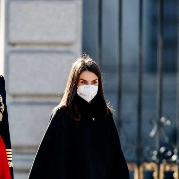 Le roi Felipe VI et la reine Letizia d'Espagne - Le roi et la reine d'Espagne lors de la cérémonie des voeux au personnels militaires au palais royal à Madrid. Le 6 janvier 2021