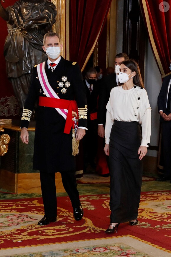 Le roi Felipe VI et la reine Letizia d'Espagne - La reine et le roi d'Espagne lors de la réception pour les voeux aux personnels militaires au palais royal à Madrid. Le 6 janvier 2021