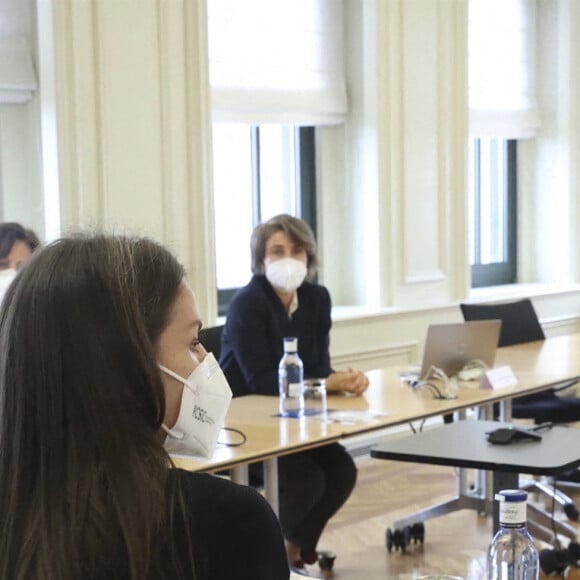 La reine Letizia d'Espagne - Visite à l'Institut hydrographique de la marine à Cadix, le 21 janvier 2021.