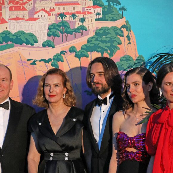 Le prince Albert II de Monaco, Carole Bouquet, son fils Dimitri Rassam avec sa fiancée Charlotte Casiraghi et Tatiana Santo Domingo - 65ème édition du Bal de la Rose donné au profit de la Fondation Princesse Grace sur le thème de la Riviera, une idée de K. Lagerfeld, à la Salle des Etoiles du Sporting Monte-Carlo à Monaco, le 30 mars 2019. © Jean-Charles Vinaj / Pool Monaco / Bestimage 