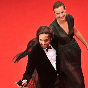 Carole Bouquet et son fils Dimitri Rassam - Montée des marches du film "Foxcatcher" lors du 67 ème Festival du film de Cannes – Cannes le 19 mai 2014. 