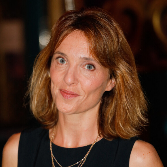 Alix Poisson - Photocall du débat sur la position des femmes dans les médias lors du Festival de la Fiction TV "Edition spéciale - 3 jours à Paris" aux Folies Bergère à Paris, le 18 septembre 2020. © Christophe Clovis / Bestimage