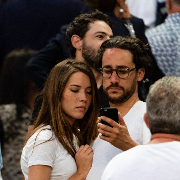 Thomas Hollande et sa compagne Emilie Broussouloux - People lors de la finale du Top 14 français entre Montpellier et Castres au Stade de France à Paris, le 2 juin 2018. © Pierre Perusseau/Bestimage 