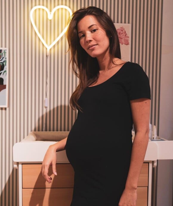 Emilie Broussouloux enceinte de son deuxième enfant en décembre 2020.