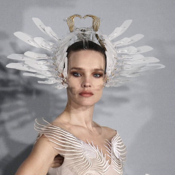 Natalia Vodianova participe au défilé de mode Iris van Herpen, collection Haute Couture printemps-été 2021 lors de la Fashion Week de Paris. Le 25 janvier 2021.